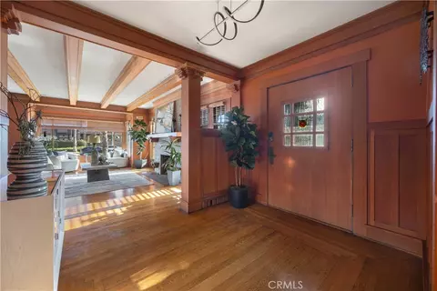 Entry Way - 2303 E Ocean Blvd, Long Beach, CA 90803 photo 5 of 8