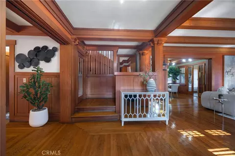 Entry Way - 2303 E Ocean Blvd, Long Beach, CA 90803 photo 4 of 8