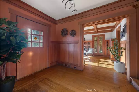 Entry Way - 2303 E Ocean Blvd, Long Beach, CA 90803 photo 7 of 8