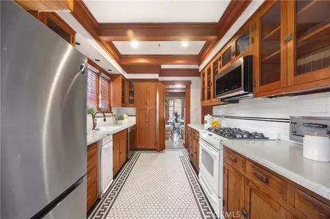 Kitchen - 2303 E Ocean Blvd, Long Beach, CA 90803 photo 2 of 3
