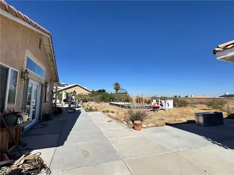 Exterior - 20284 Majestic Dr, Apple Valley, CA 92308 photo 7 of 9