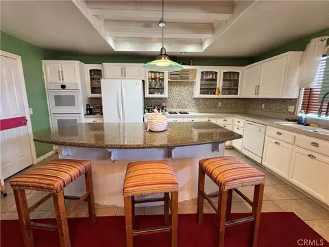 Kitchen - 20284 Majestic Dr, Apple Valley, CA 92308 photo 4 of 5