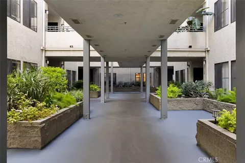 Exterior - 720 W 4th #110, Long Beach, CA 90802 photo 3 of 3