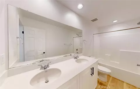 Bath - 340 Lilly, Rialto, CA 92376 photo 3 of 3