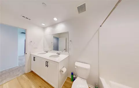 Bath - 340 Lilly, Rialto, CA 92376 photo 2 of 3