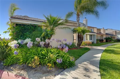 2 Windjammer Ct, Long Beach, CA 90803