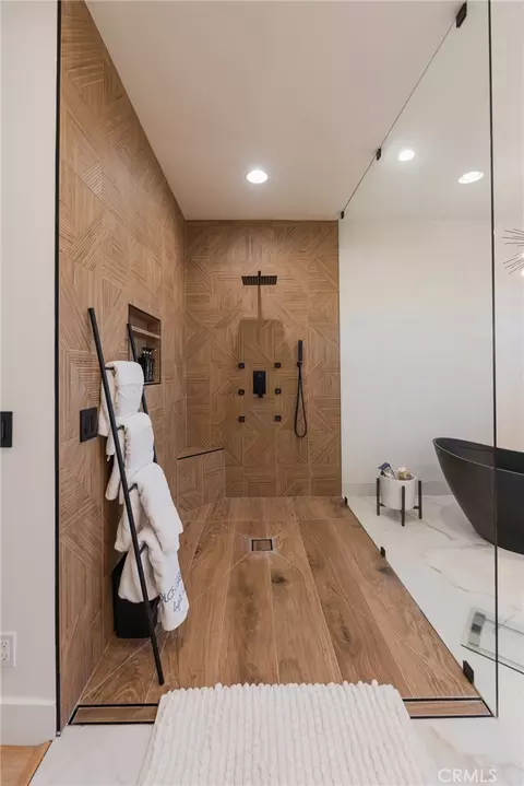 Bath - 6981 E Magdalena Dr, Orange, CA 92867 photo 5 of 6