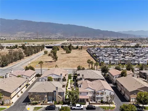 View/Area - 14975 S Highland Ave #13, Fontana, CA 92336 photo 1 of 2