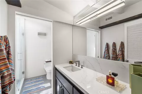 Bath - 14752 Candeda Pl, Tustin, CA 92780 photo 2 of 3