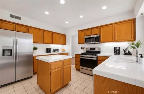 Kitchen - 475 Redwing, Corona, CA 92882 photo 1 of 3