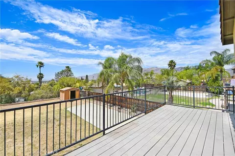 Exterior - 709 E Agape Ave, San Jacinto, CA 92583 photo 4 of 4