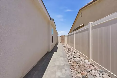 Exterior - 537 Hedgewood, Hemet, CA 92543 photo 12 of 17