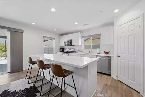 Kitchen - 537 Hedgewood, Hemet, CA 92543 photo 2 of 2