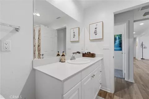 Bath - 537 Hedgewood, Hemet, CA 92543 photo 2 of 3