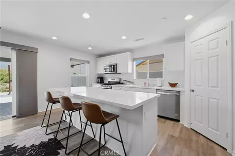 Kitchen - 537 Hedgewood, Hemet, CA 92543 photo 2 of 2