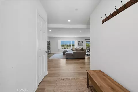 Entry Way - 537 Hedgewood, Hemet, CA 92543 photo 1 of 9