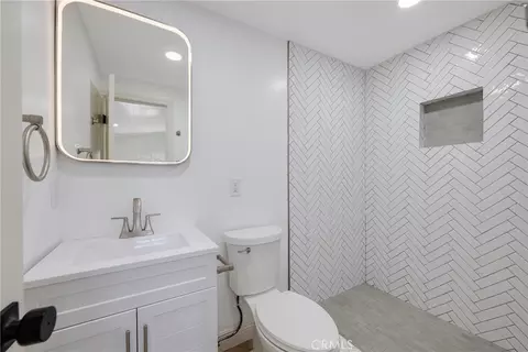 Bath - 1205 Lime, Corona, CA 92879 photo 3 of 4