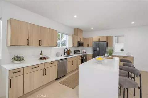 Kitchen - 16623 Lake Ave, Paramount, CA 90723 photo 2 of 7