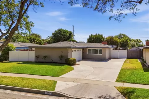 701 Maertin Ln, Fullerton, CA 92831