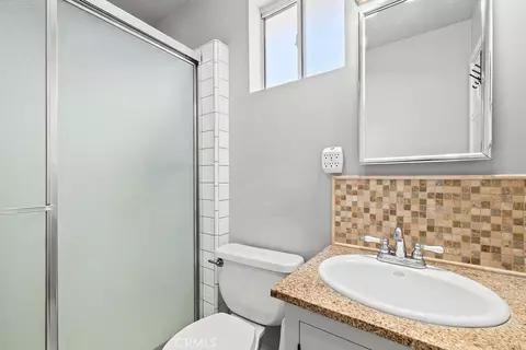 Bath - 5269 E Daggett St, Long Beach, CA 90815 photo 1 of 2