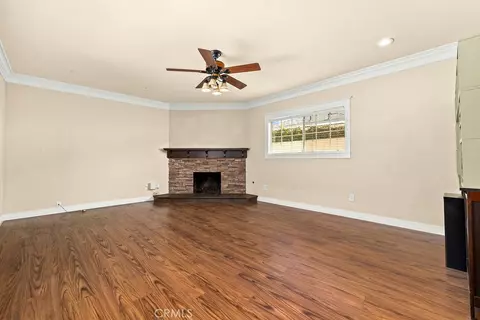 Living - 5269 E Daggett St, Long Beach, CA 90815 photo 5 of 8