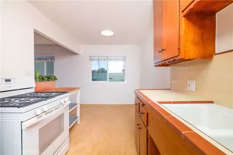 Kitchen - 2135 Florida St #7, Long Beach, CA 90814 photo 2 of 2