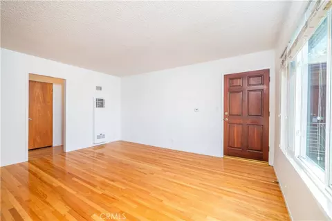 Living - 2135 Florida St #7, Long Beach, CA 90814 photo 3 of 4
