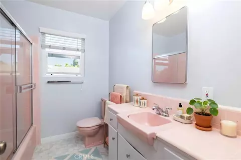 Bath - 2135 Florida St #7, Long Beach, CA 90814 photo 1 of 2