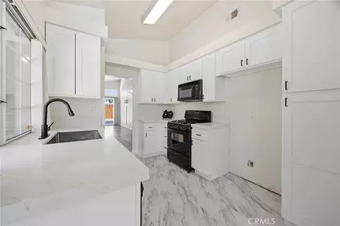 Kitchen - 15516 Carrera, Fontana, CA 92337 photo 4 of 4