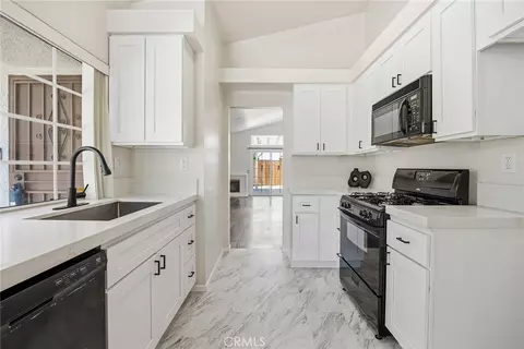 Kitchen - 15516 Carrera, Fontana, CA 92337 photo 3 of 4