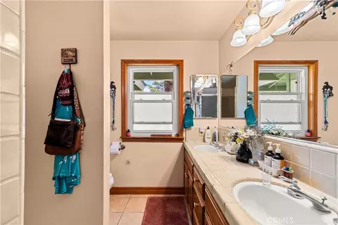Bath - 760 N Pine St, Orange, CA 92867 photo 2 of 3