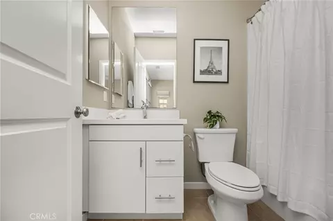 Bath - 111 Tallowood, Irvine, CA 92620 photo 7 of 8