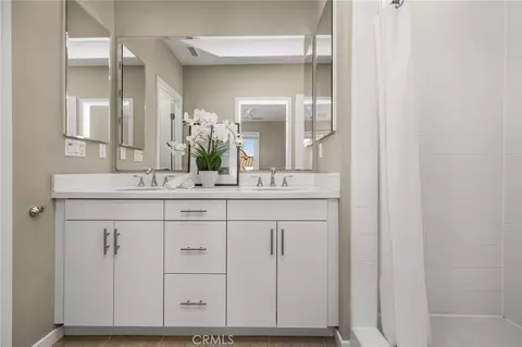 Bath - 111 Tallowood, Irvine, CA 92620 photo 4 of 8