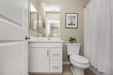 Bath - 111 Tallowood, Irvine, CA 92620 photo 6 of 7