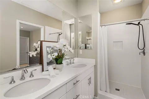 Bath - 111 Tallowood, Irvine, CA 92620 photo 5 of 8