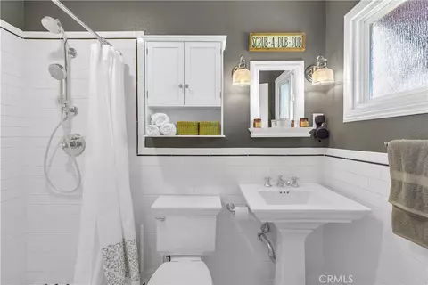 Bath - 2415 E Oakmont, Orange, CA 92867 photo 2 of 4