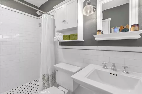 Bath - 2415 E Oakmont, Orange, CA 92867 photo 3 of 4