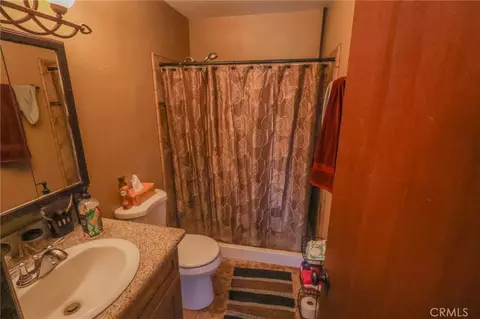 Bath - 31582 Clay River Rd, Barstow, CA 92311 photo 3 of 3