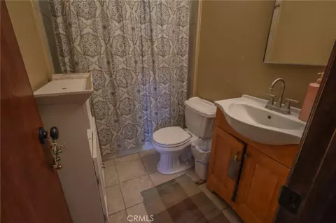 Bath - 31582 Clay River Rd, Barstow, CA 92311 photo 1 of 3