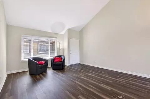 Living - 2925 Spaulding St #303, Long Beach, CA 90804 photo 3 of 5