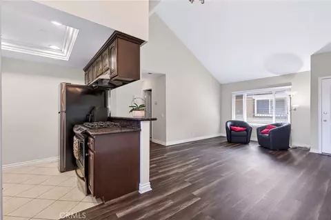 Living - 2925 Spaulding St #303, Long Beach, CA 90804 photo 5 of 5
