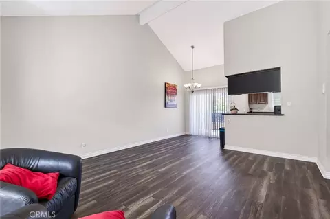 Living - 2925 Spaulding St #303, Long Beach, CA 90804 photo 4 of 5