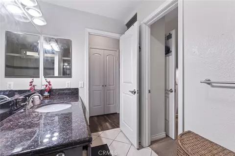 Bath - 2925 Spaulding St #303, Long Beach, CA 90804 photo 3 of 3