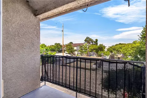 Exterior - 2925 Spaulding St #303, Long Beach, CA 90804 photo 1 of 3