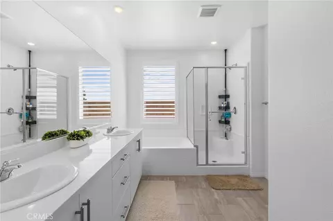 Bath - 2431 Diamond Edge, Perris, CA 92570 photo 3 of 3