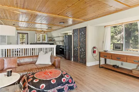 Living - 43544 Ridge Crest Dr, Big Bear Lake, CA 92315 photo 3 of 5