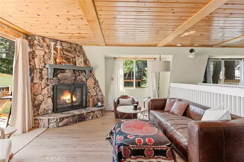 Living - 43544 Ridge Crest Dr, Big Bear Lake, CA 92315 photo 2 of 5