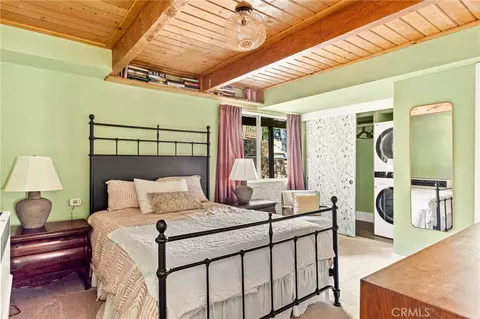 Bedroom - 43544 Ridge Crest Dr, Big Bear Lake, CA 92315 photo 1 of 7