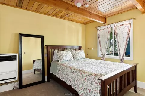 Bedroom - 43544 Ridge Crest Dr, Big Bear Lake, CA 92315 photo 3 of 7