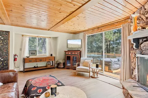 Living - 43544 Ridge Crest Dr, Big Bear Lake, CA 92315 photo 4 of 5